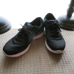 Nike Revolution 4 Sneaker